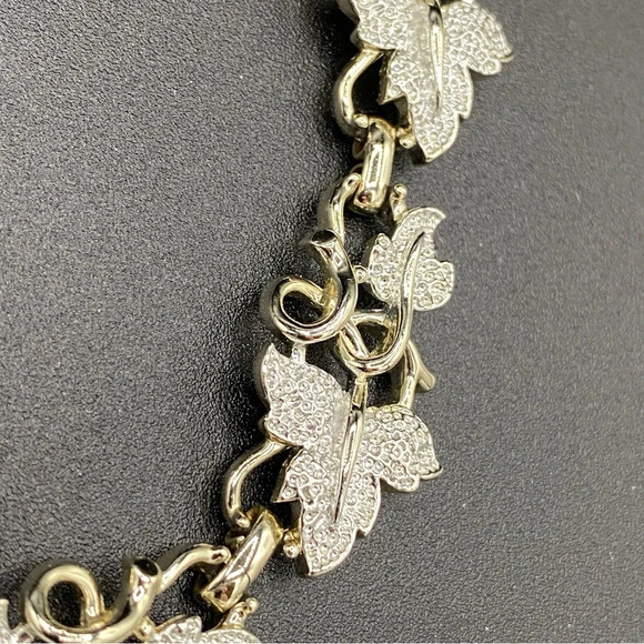 Vintage 1958 Sarah Coventry Plain and Fancy Silver Tone Leaf Vine Necklace - Picture 3 of 8